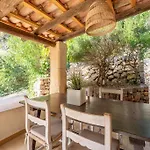 Casa Encantadora En Cala Tuent